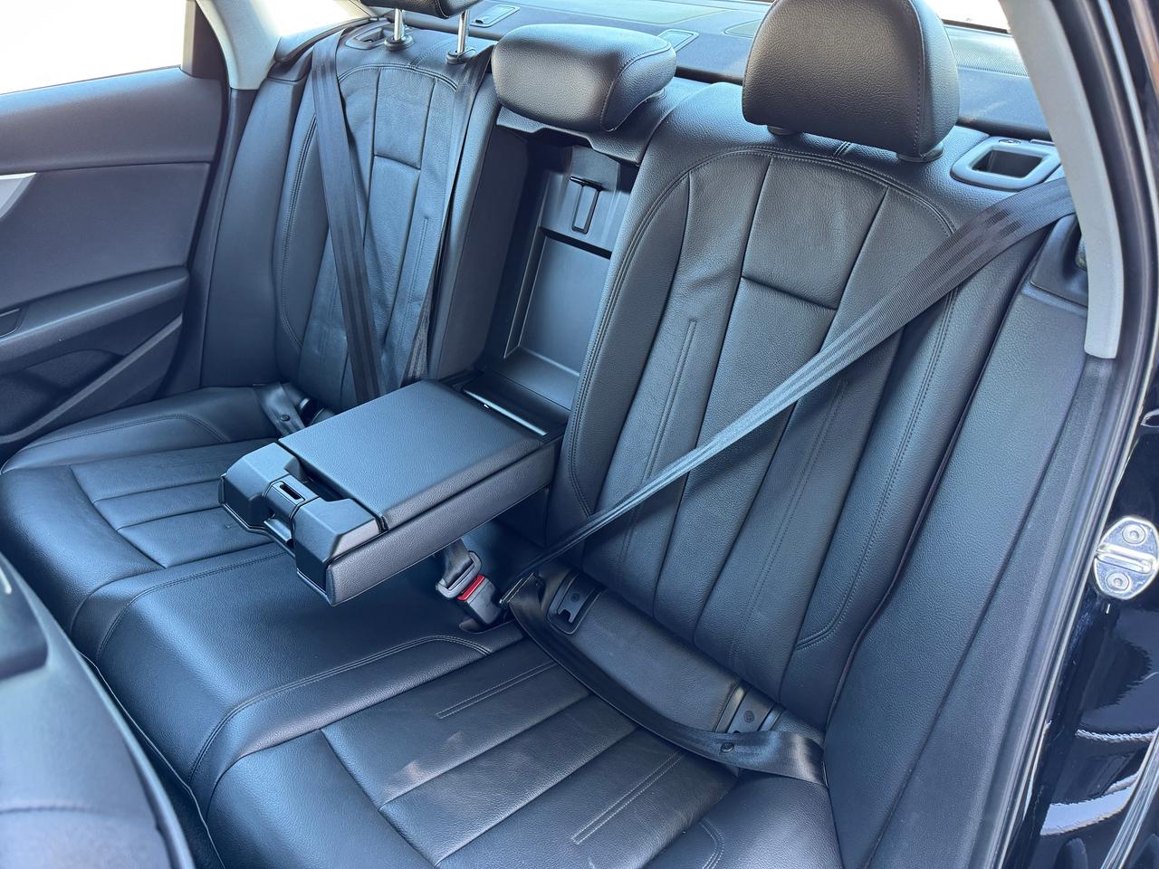2017 Audi A4 Komfort Quattro TFSI+CLEAN CARFAX Photo