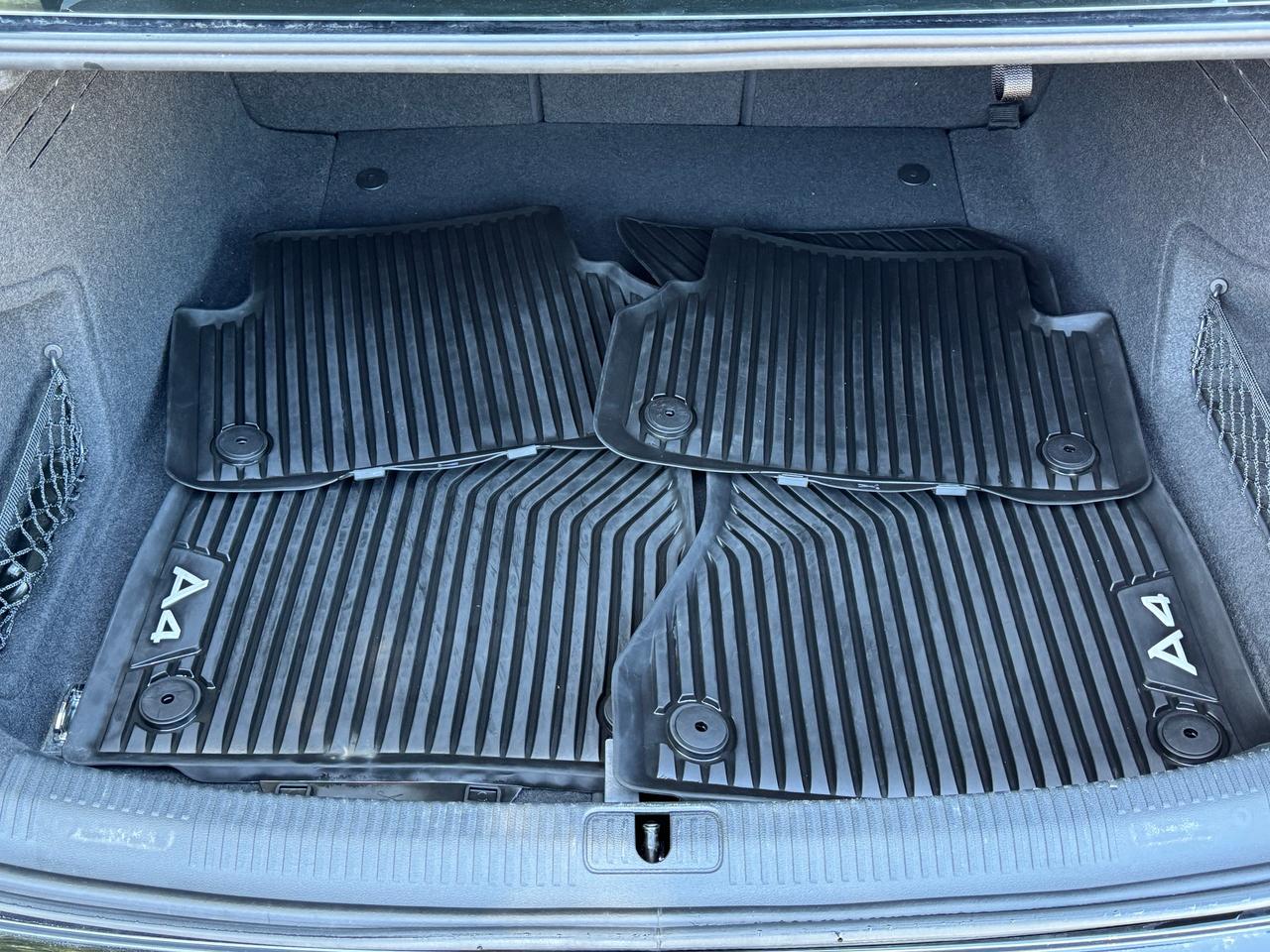 2017 Audi A4 Komfort Quattro TFSI+CLEAN CARFAX Photo