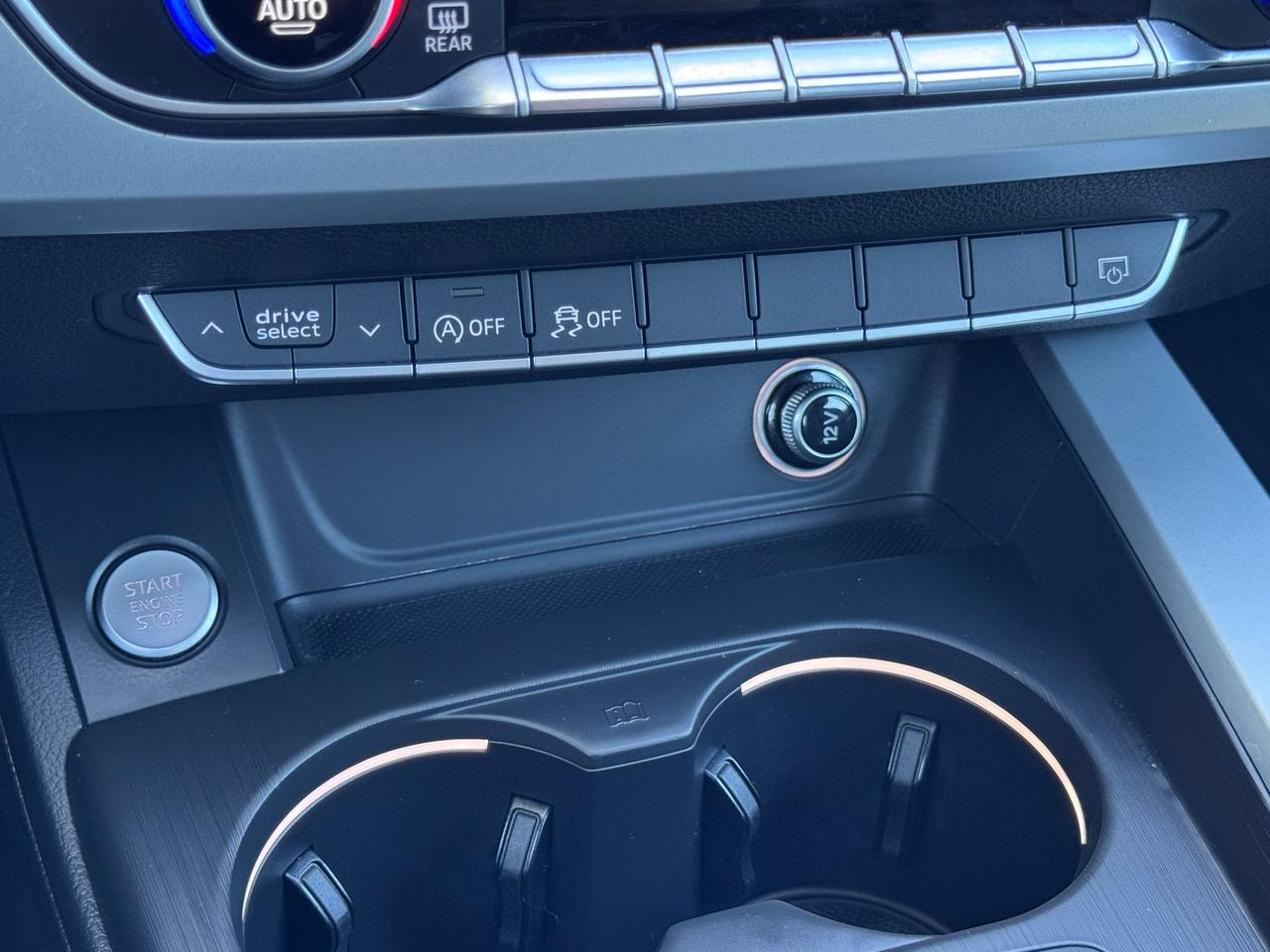 2017 Audi A4 Komfort Quattro TFSI+CLEAN CARFAX Photo