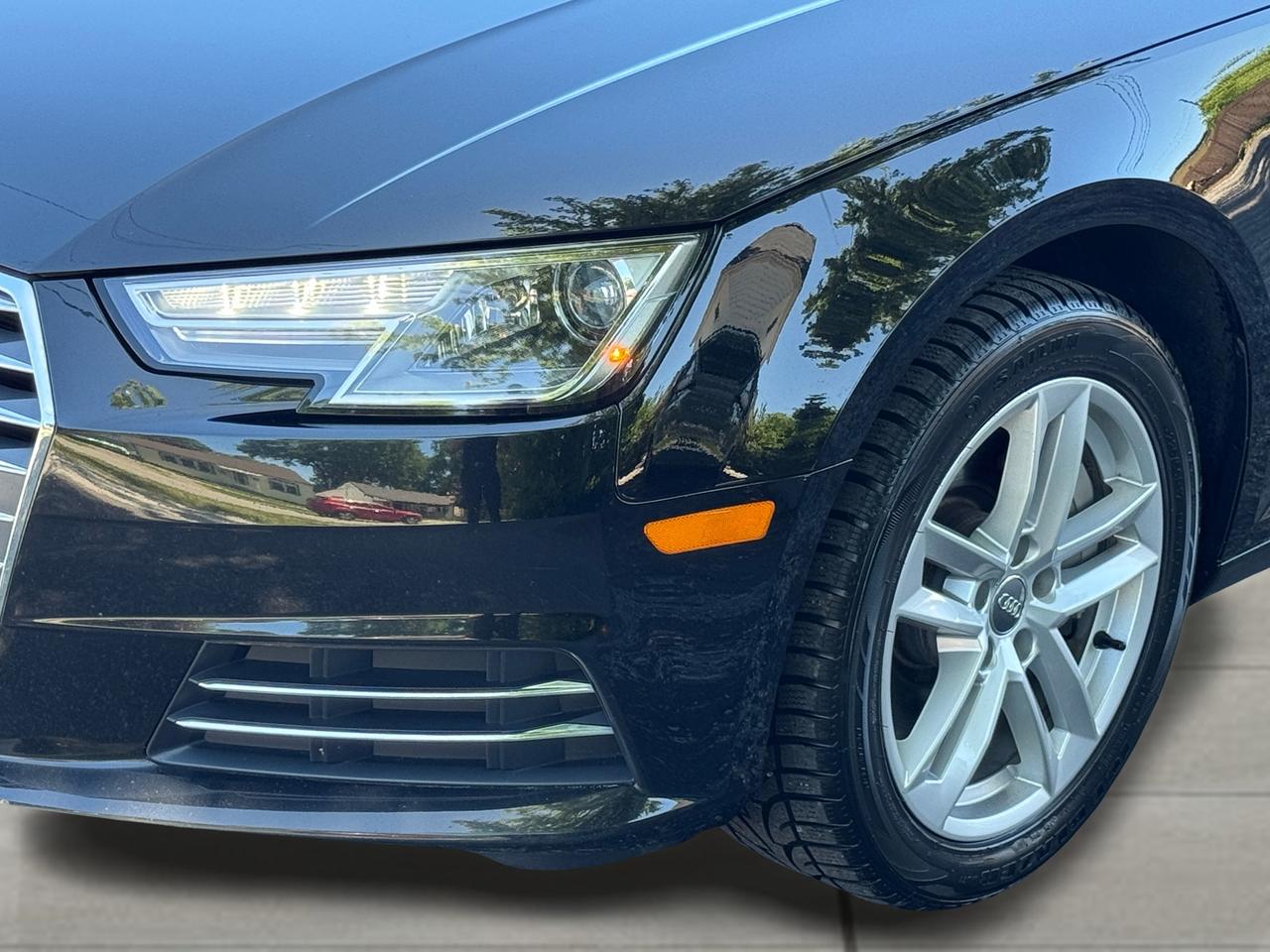 2017 Audi A4 Komfort Quattro TFSI+CLEAN CARFAX Photo