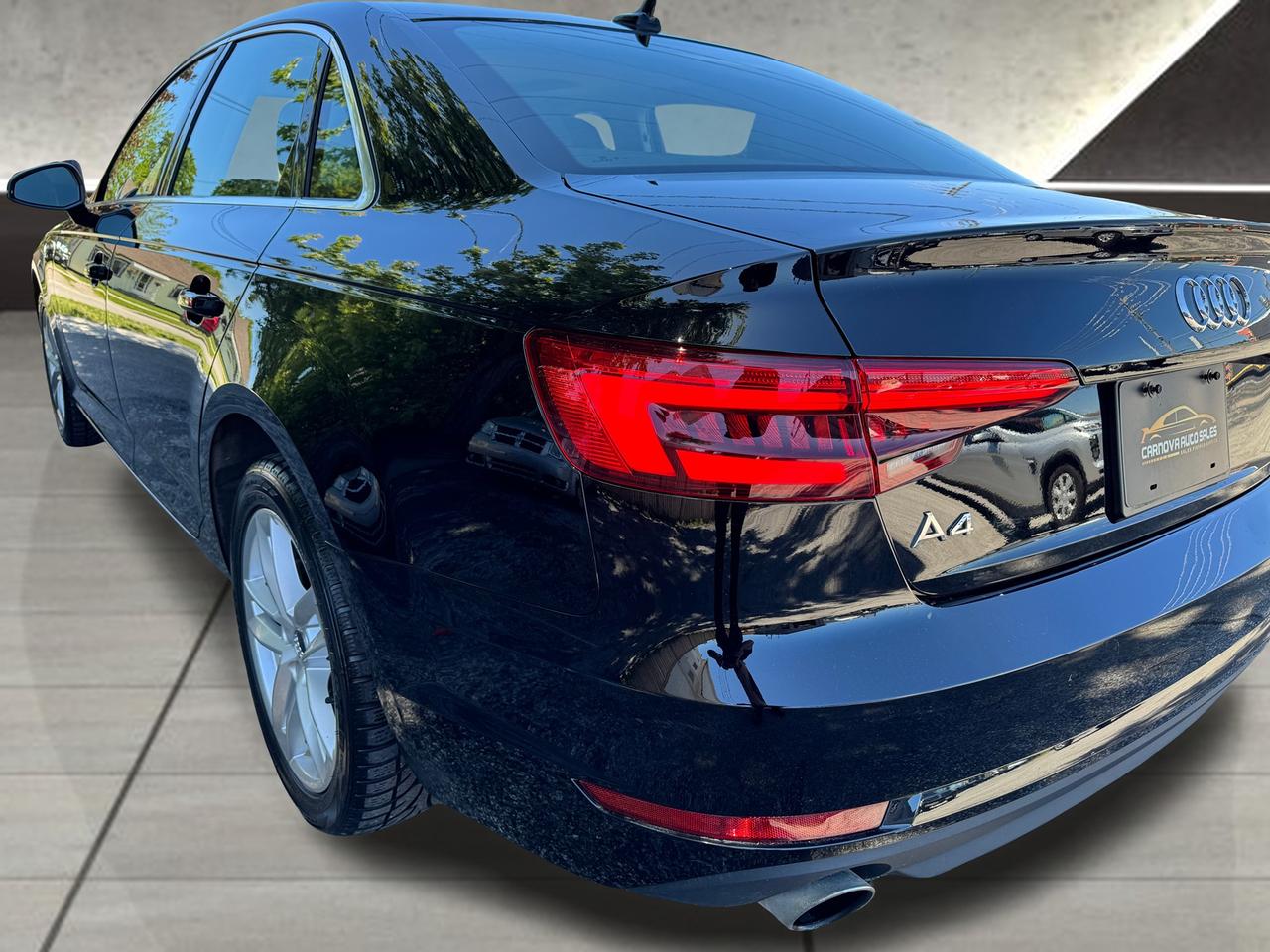 2017 Audi A4 Komfort Quattro TFSI+CLEAN CARFAX Photo