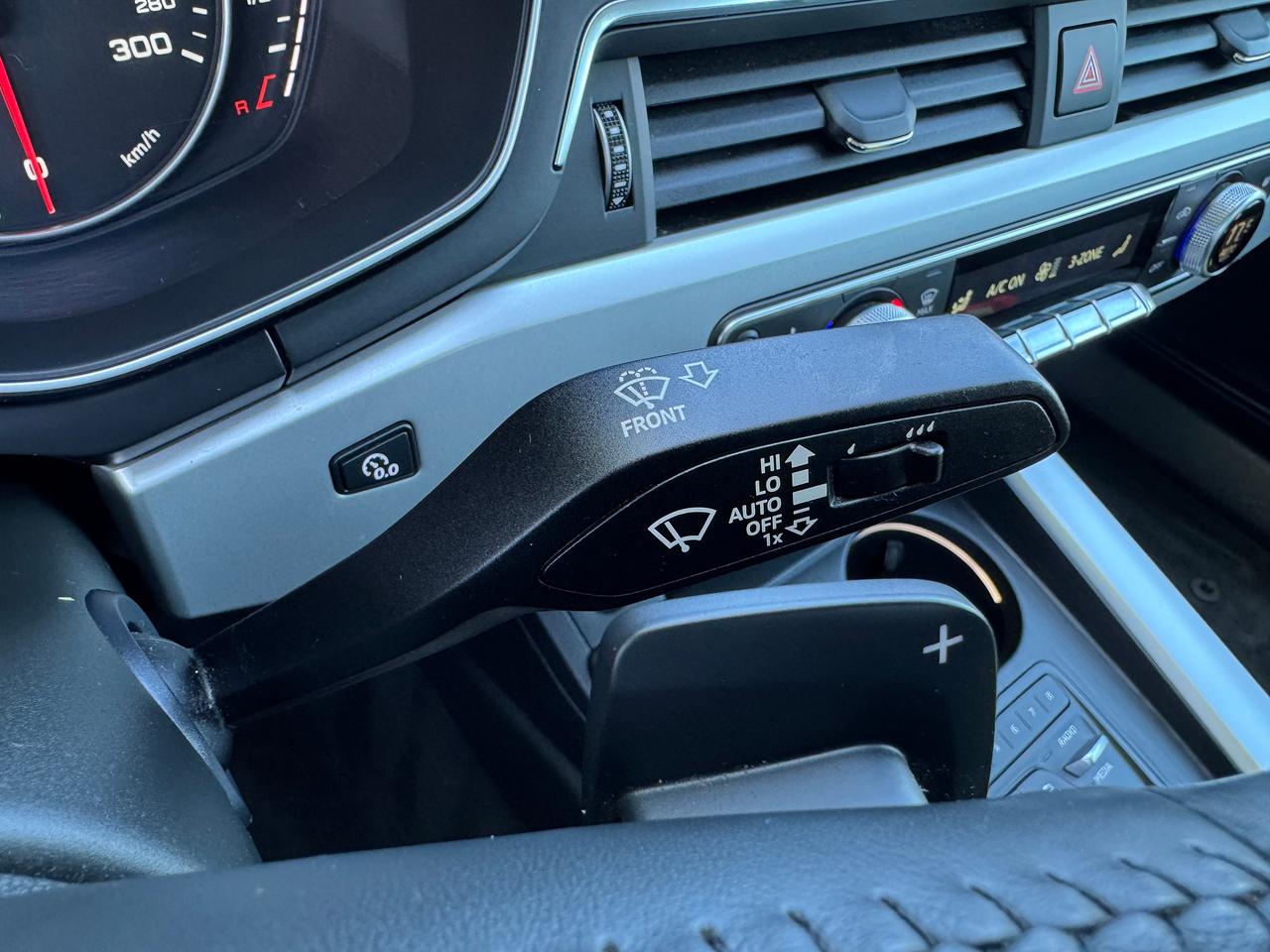 2017 Audi A4 Komfort Quattro TFSI+CLEAN CARFAX Photo