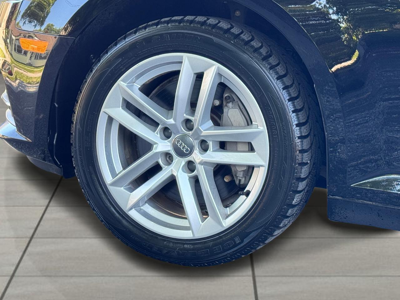 2017 Audi A4 Komfort Quattro TFSI+CLEAN CARFAX Photo
