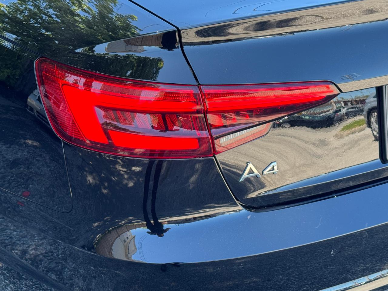 2017 Audi A4 Komfort Quattro TFSI+CLEAN CARFAX Photo