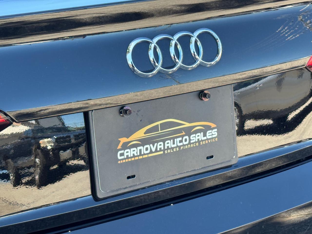 2017 Audi A4 Komfort Quattro TFSI+CLEAN CARFAX Photo