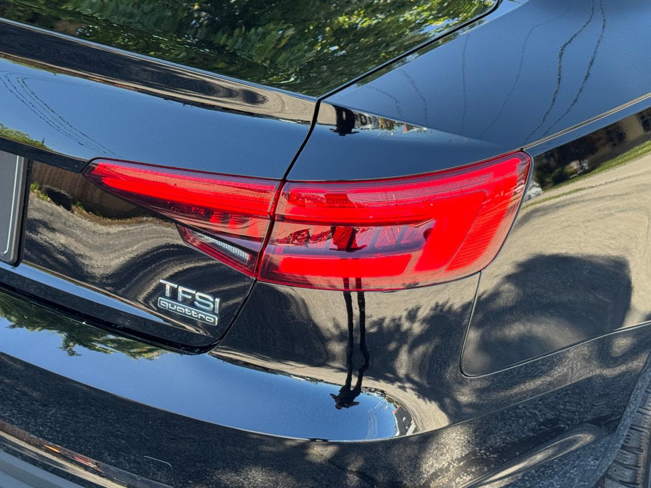 2017 Audi A4 Komfort Quattro TFSI+CLEAN CARFAX Photo