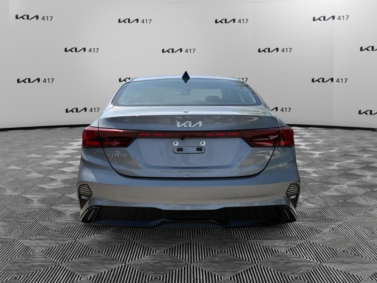 2023 Kia Forte EX IVT Photo3