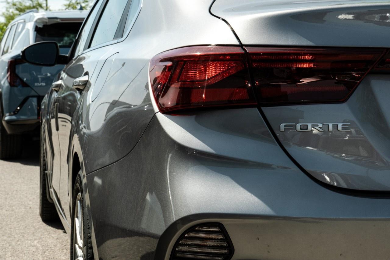 2023 Kia Forte EX IVT Photo