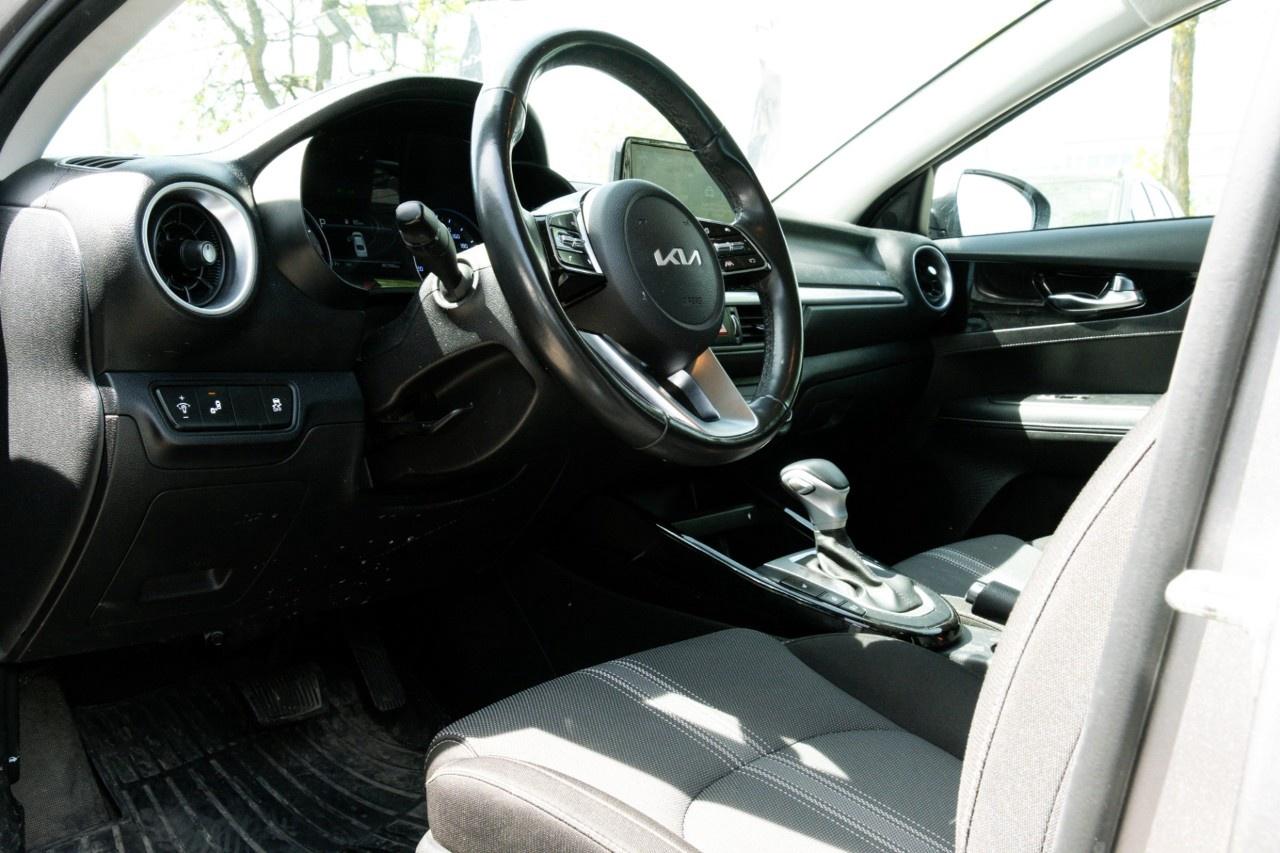 2023 Kia Forte EX IVT Photo