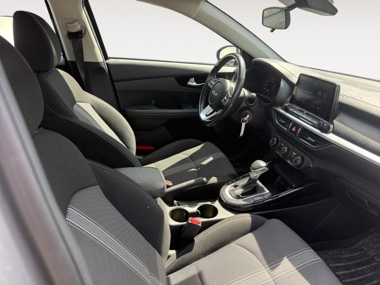 2023 Kia Forte EX IVT Photo