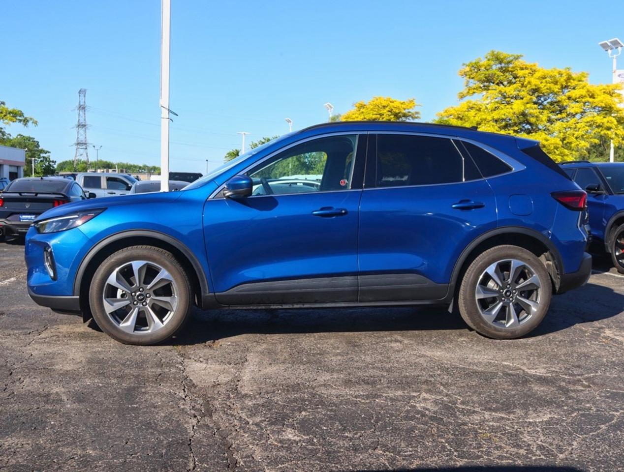 2023 Ford Escape Platinum | AWD | HYBRID | NAV | HTD STR WHL Photo4
