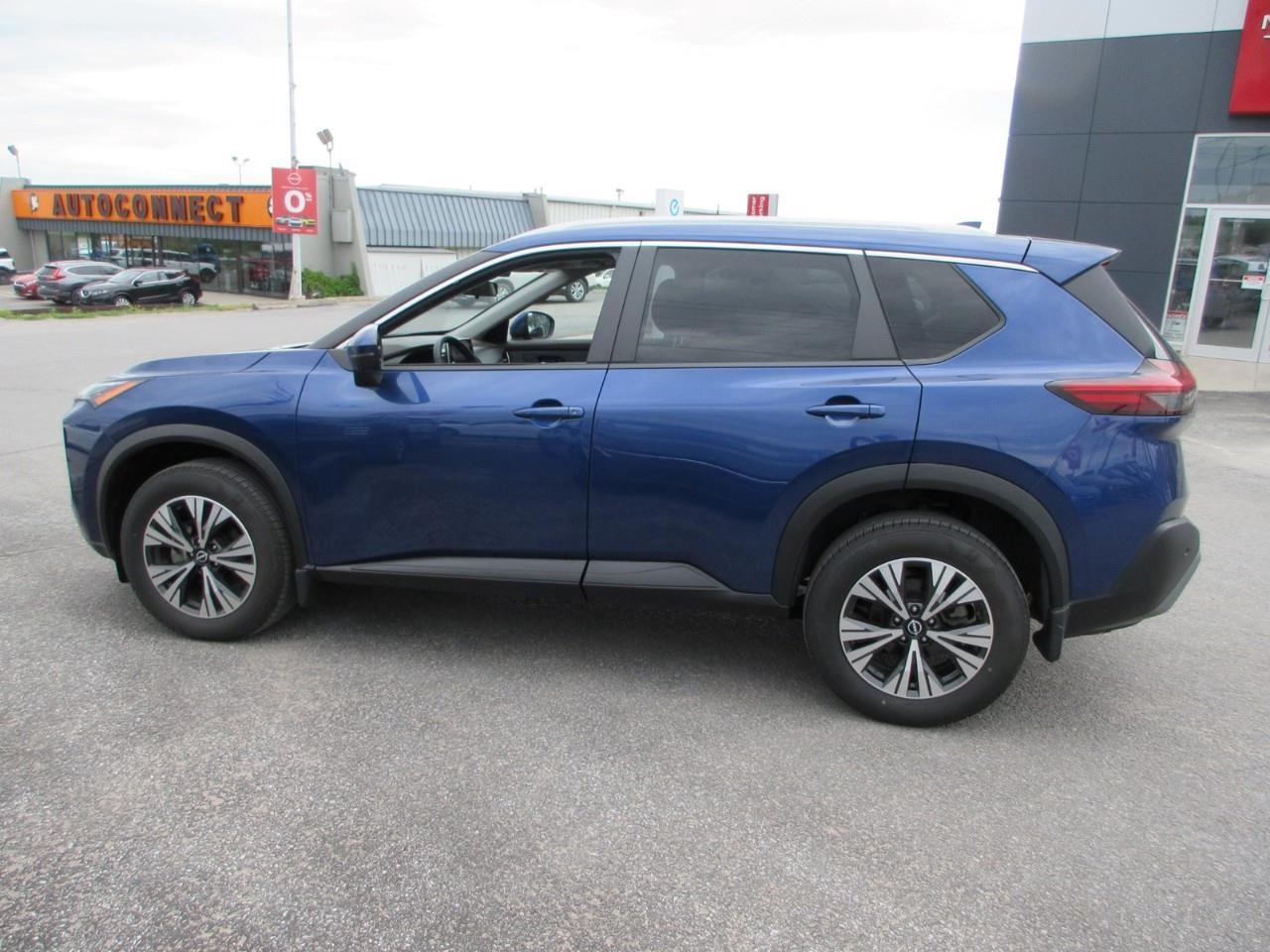 2022 Nissan Rogue SV Photo