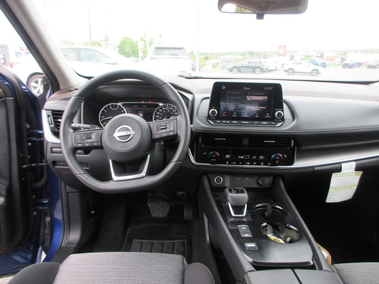2022 Nissan Rogue SV Photo