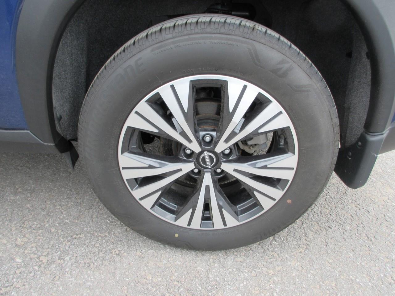 2022 Nissan Rogue SV Photo