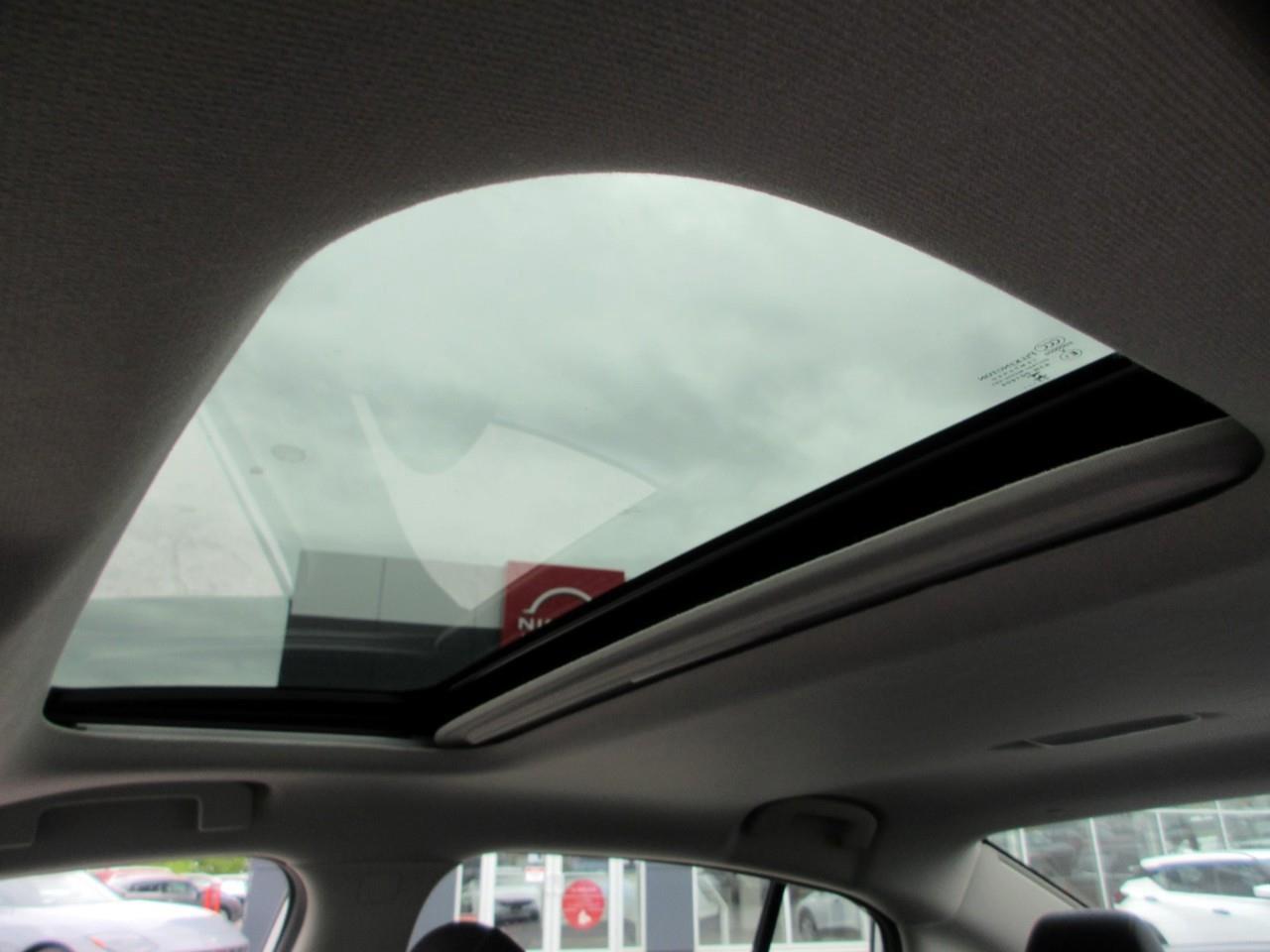 2024 Nissan Sentra SR Photo