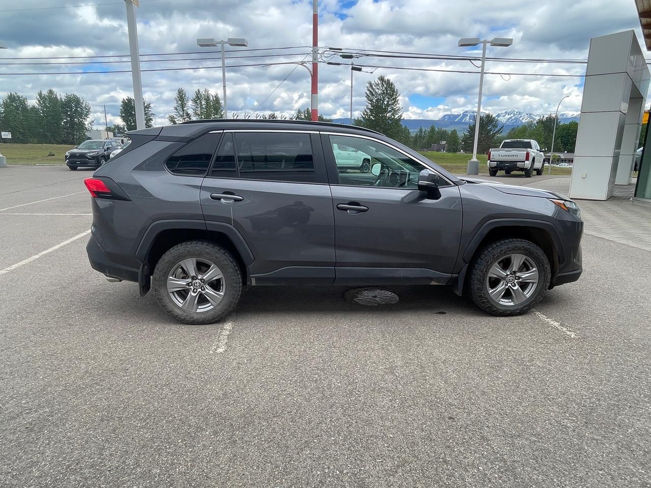 2023 Toyota RAV4 XLE Photo3
