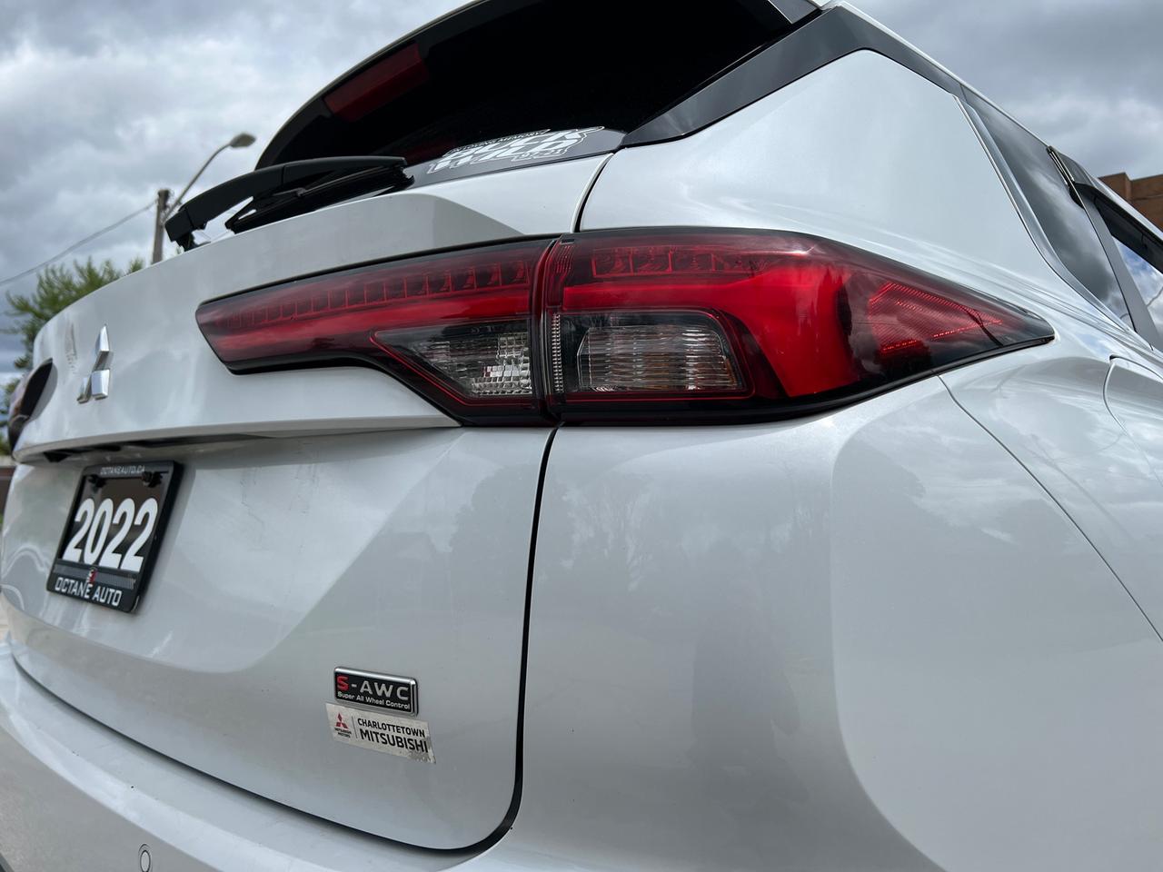 2022 Mitsubishi Outlander ES S-AWC Photo