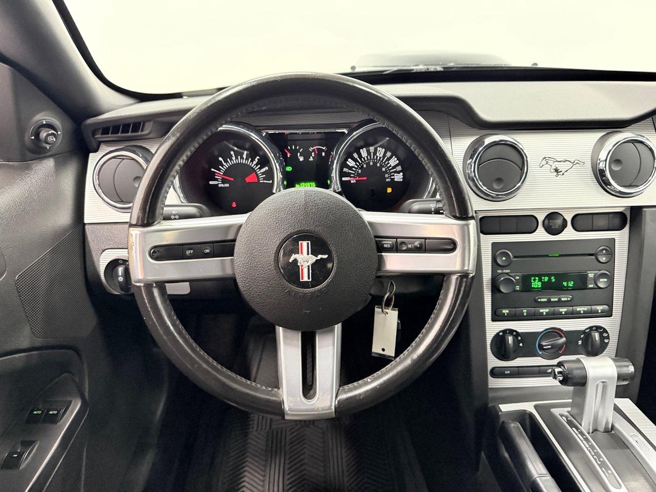 2005 Ford Mustang  Photo