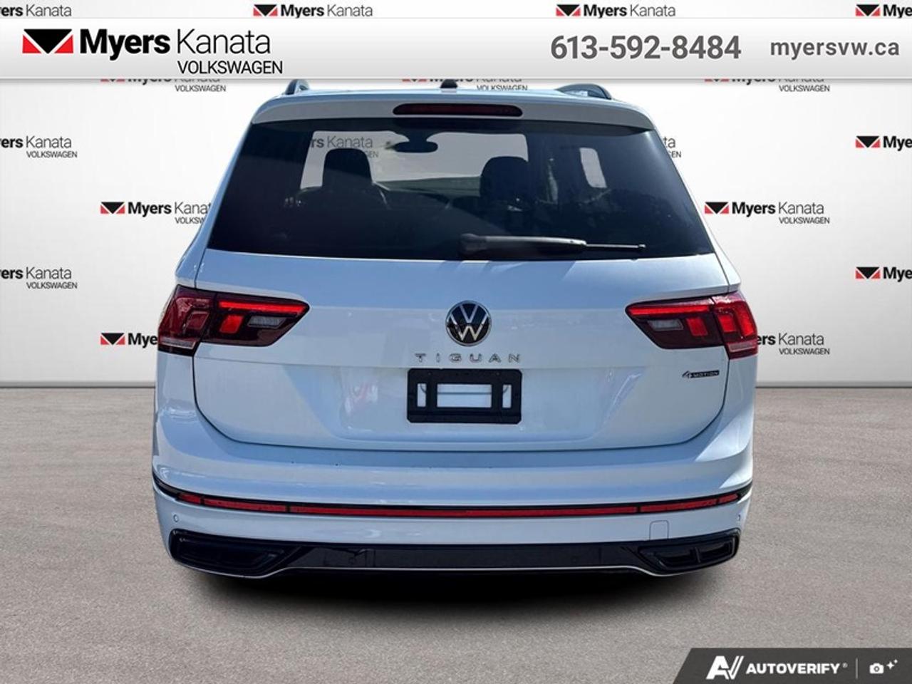 2022 Volkswagen Tiguan Comfortline R-Line Black Edition Photo
