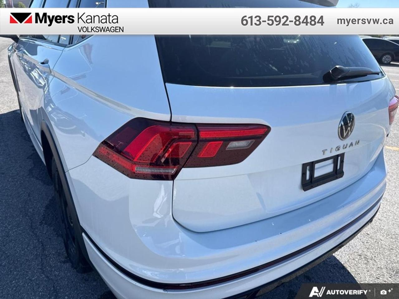 2022 Volkswagen Tiguan Comfortline R-Line Black Edition Photo