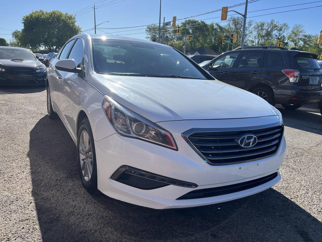 2015 Hyundai Sonata 2.4L GL Photo2