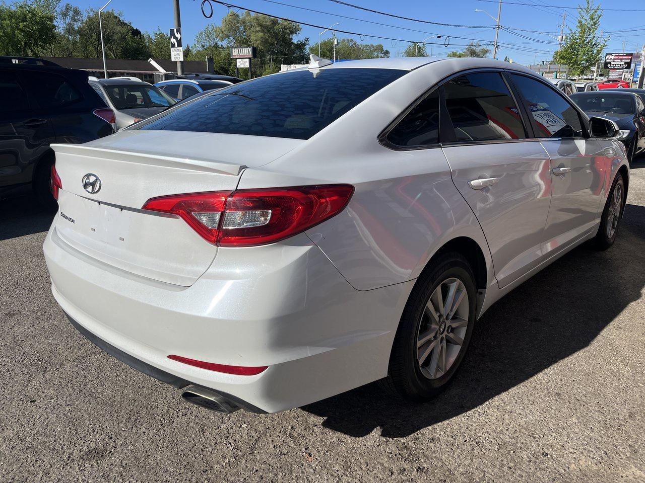 2015 Hyundai Sonata 2.4L GL Photo3