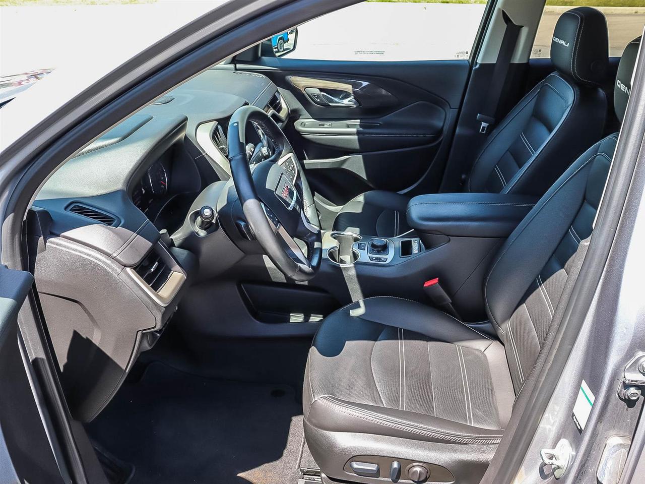 2023 GMC Terrain Denali Photo
