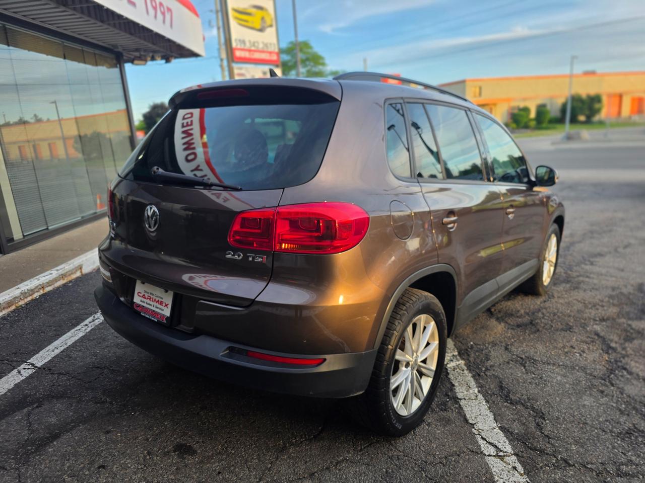 2015 Volkswagen Tiguan Comfortline ACCIDENT FREE | LOW KMS | LEATHER | SUNROOF Photo4