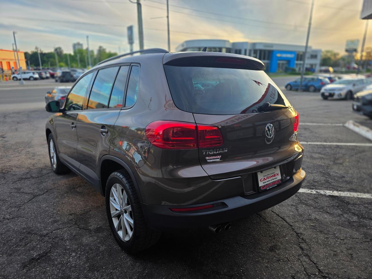 2015 Volkswagen Tiguan Comfortline ACCIDENT FREE | LOW KMS | LEATHER | SUNROOF Photo2