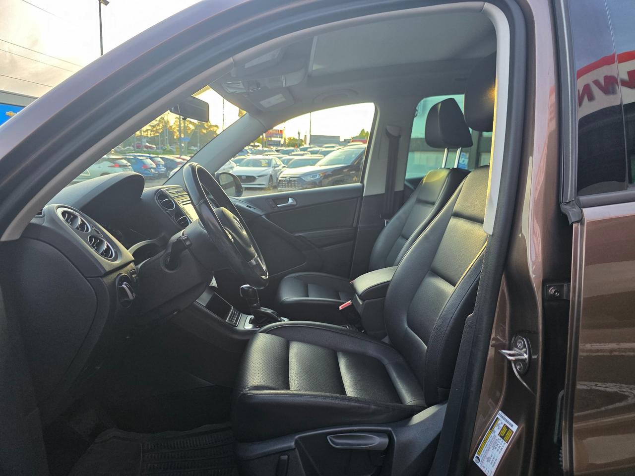 2015 Volkswagen Tiguan Comfortline ACCIDENT FREE | LOW KMS | LEATHER | SUNROOF Photo