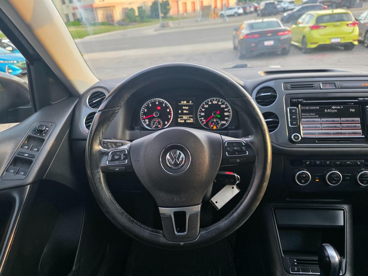 2015 Volkswagen Tiguan Comfortline ACCIDENT FREE | LOW KMS | LEATHER | SUNROOF Photo