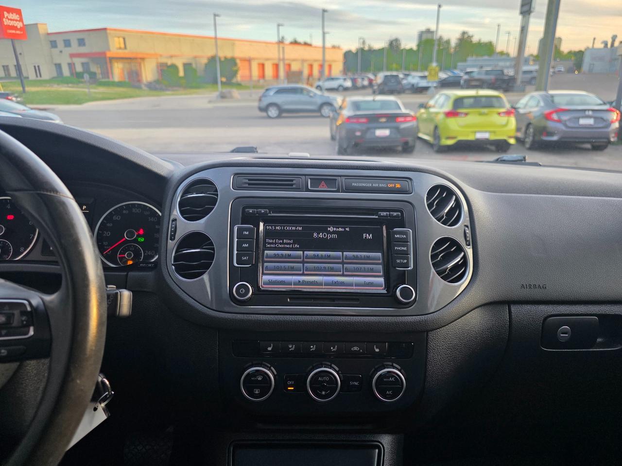 2015 Volkswagen Tiguan Comfortline ACCIDENT FREE | LOW KMS | LEATHER | SUNROOF Photo