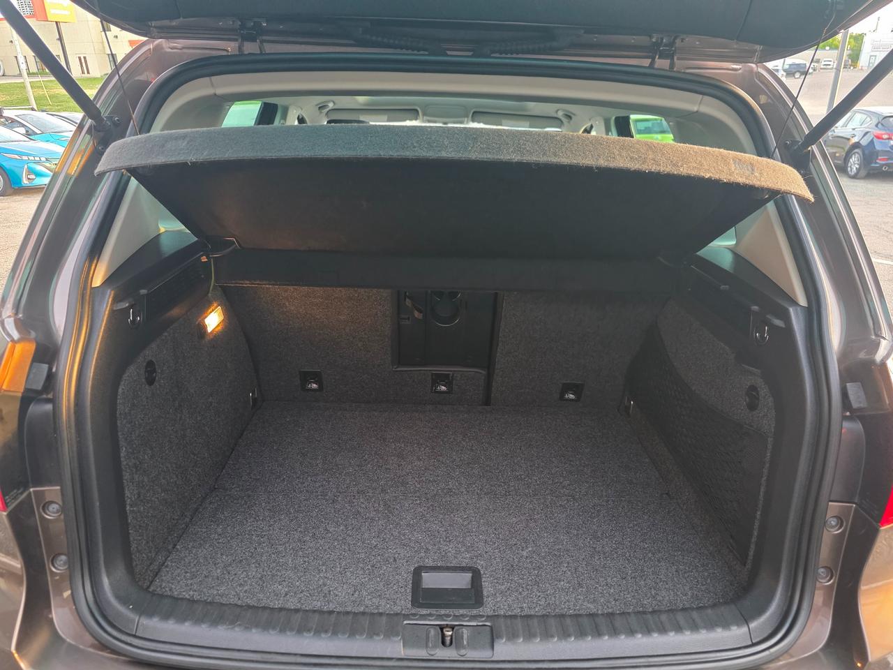 2015 Volkswagen Tiguan Comfortline ACCIDENT FREE | LOW KMS | LEATHER | SUNROOF Photo
