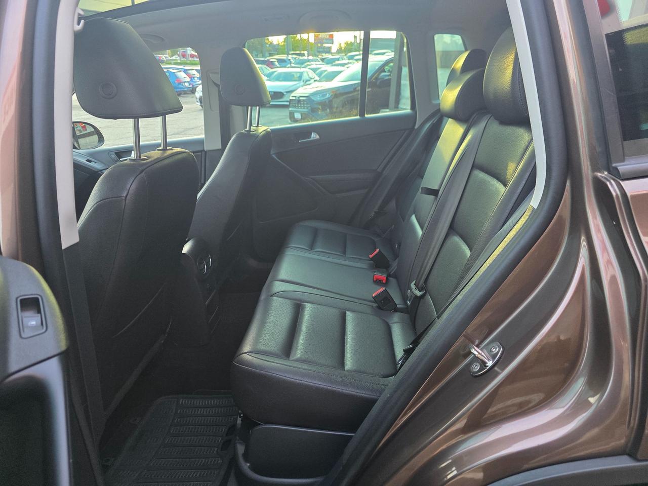 2015 Volkswagen Tiguan Comfortline ACCIDENT FREE | LOW KMS | LEATHER | SUNROOF Photo