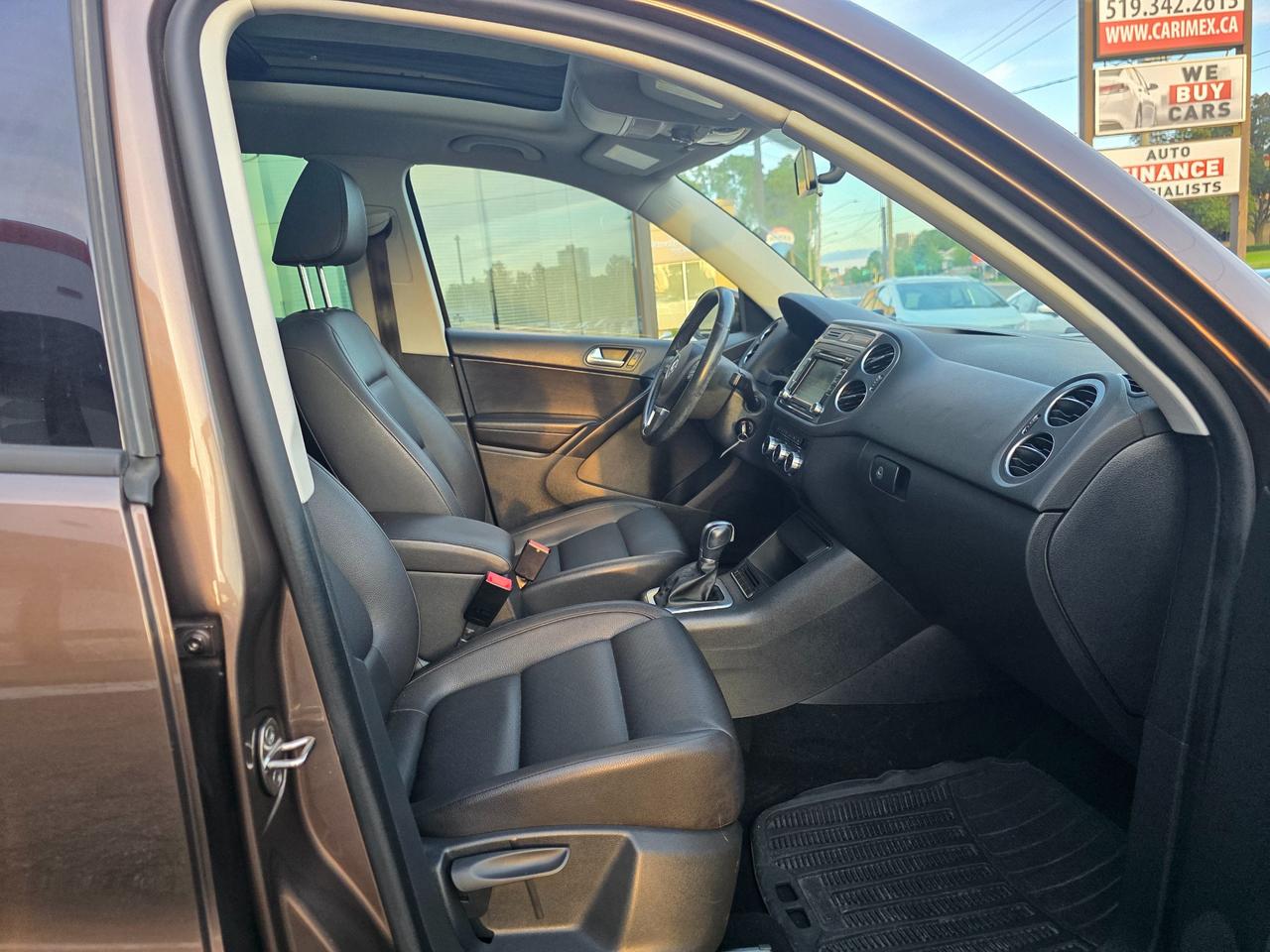 2015 Volkswagen Tiguan Comfortline ACCIDENT FREE | LOW KMS | LEATHER | SUNROOF Photo