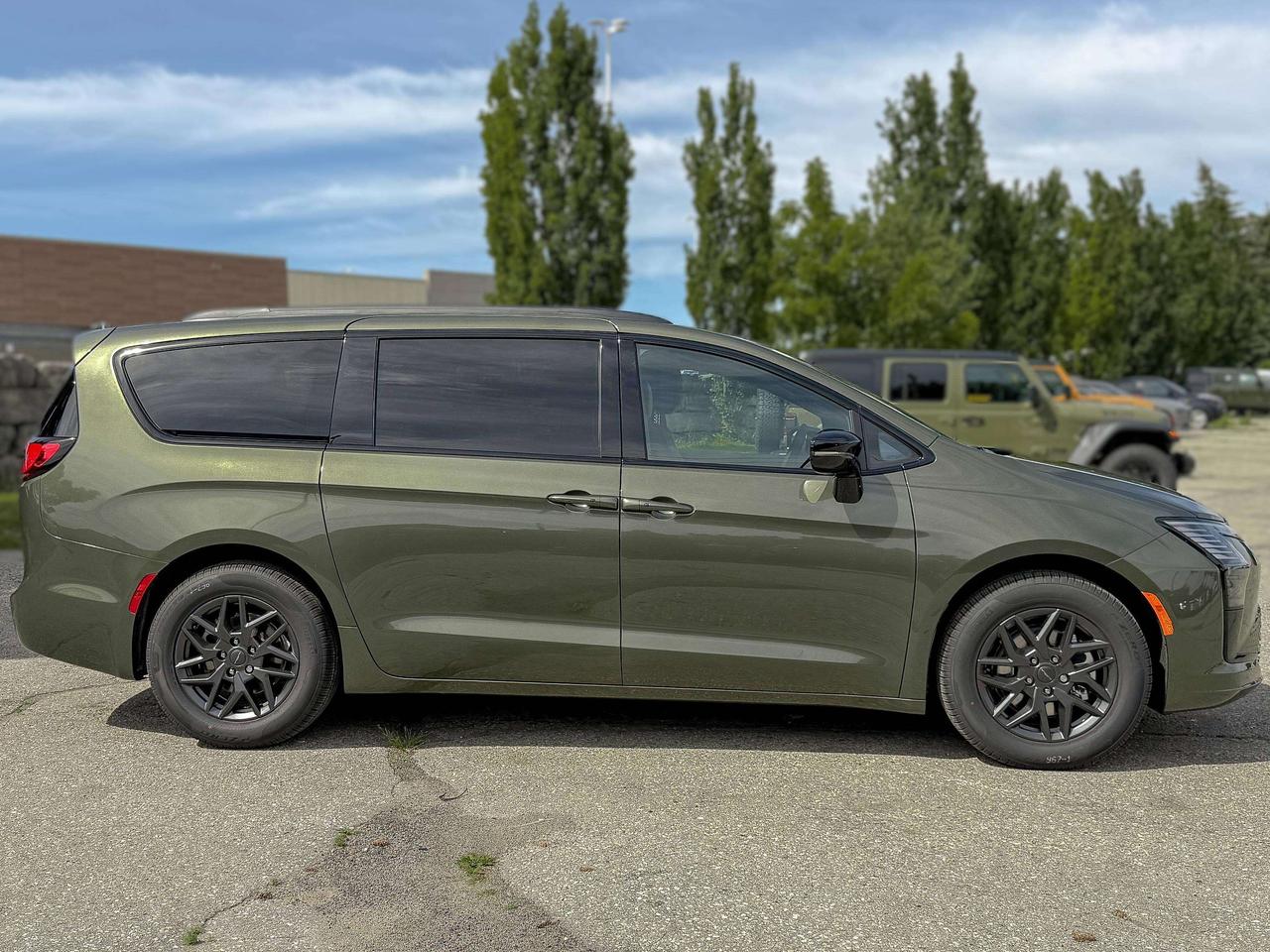 2027 Chrysler Pacifica SELECT | S Package Photo