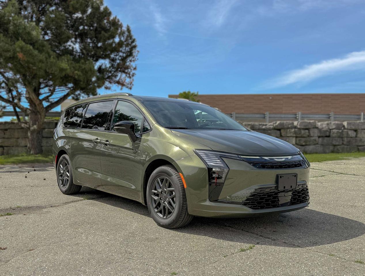 2027 Chrysler Pacifica SELECT | S Package Photo