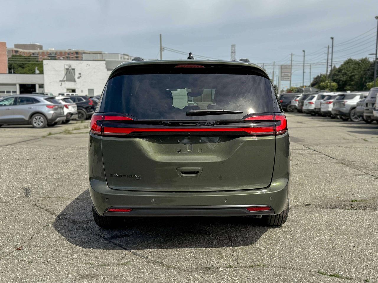 2027 Chrysler Pacifica SELECT | S Package Photo
