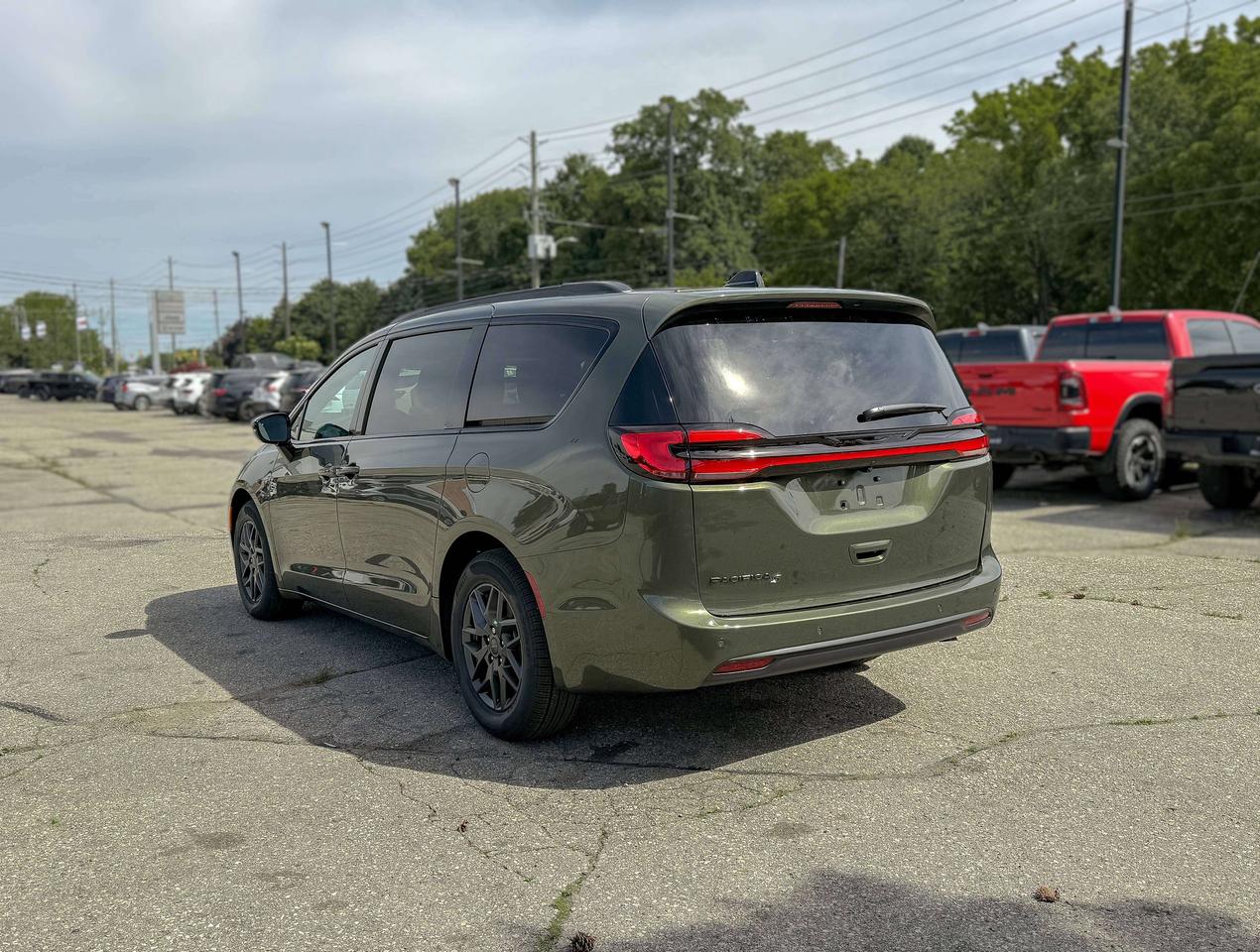 2027 Chrysler Pacifica SELECT | S Package Photo