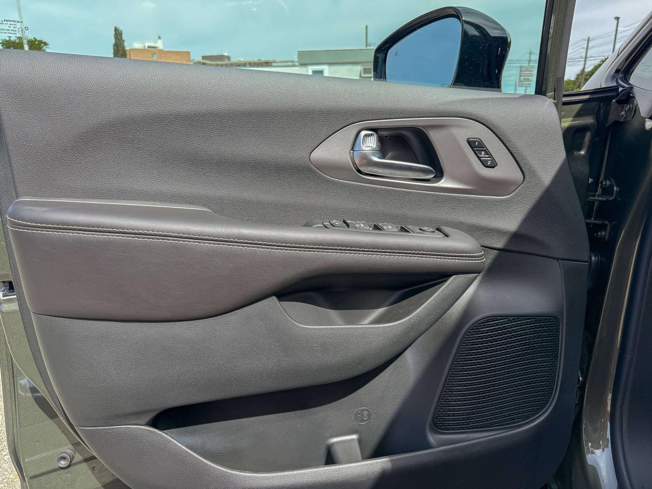 2027 Chrysler Pacifica SELECT | S Package Photo