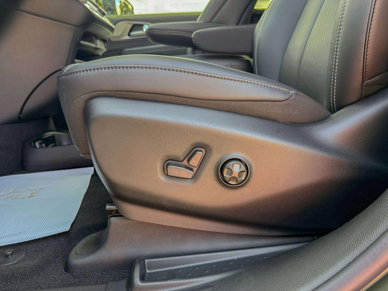 2027 Chrysler Pacifica SELECT | S Package Photo