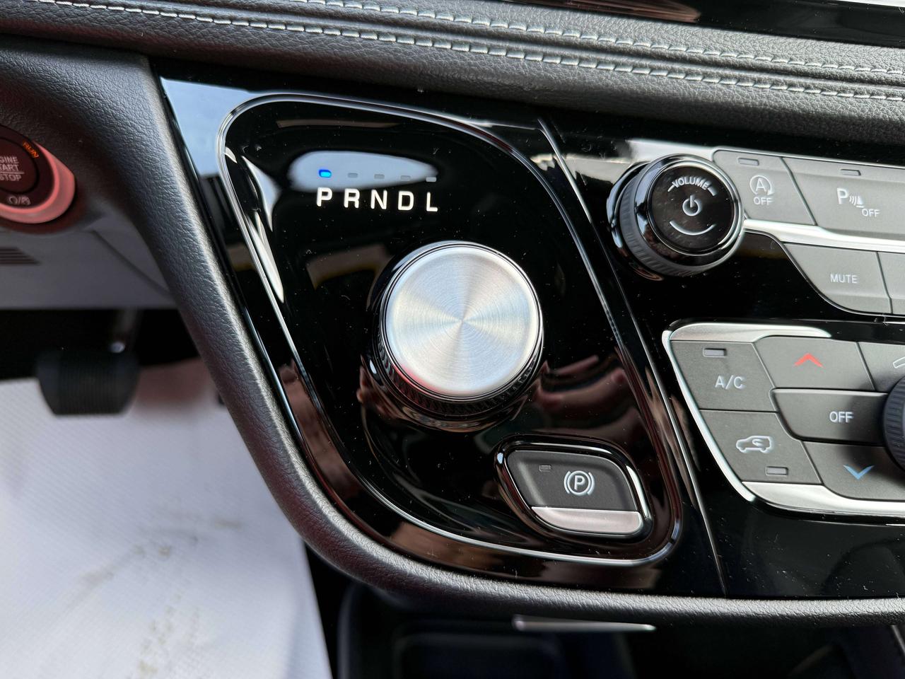 2027 Chrysler Pacifica SELECT | S Package Photo