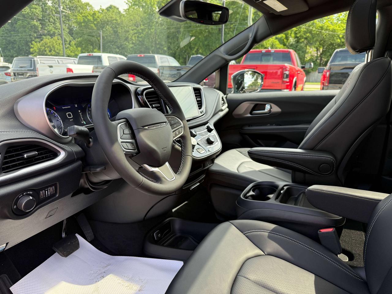 2027 Chrysler Pacifica SELECT | S Package Photo