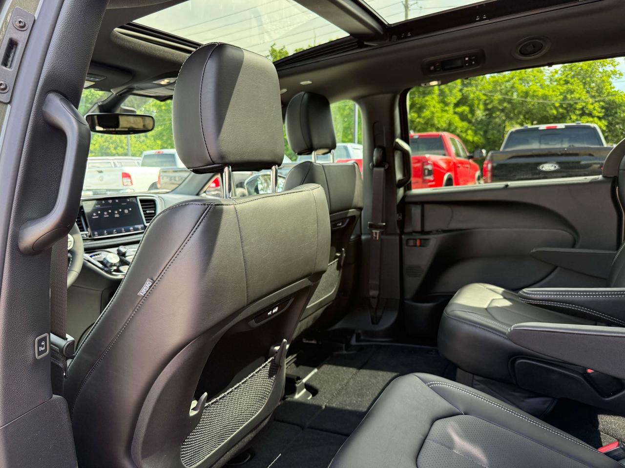 2027 Chrysler Pacifica SELECT | S Package Photo