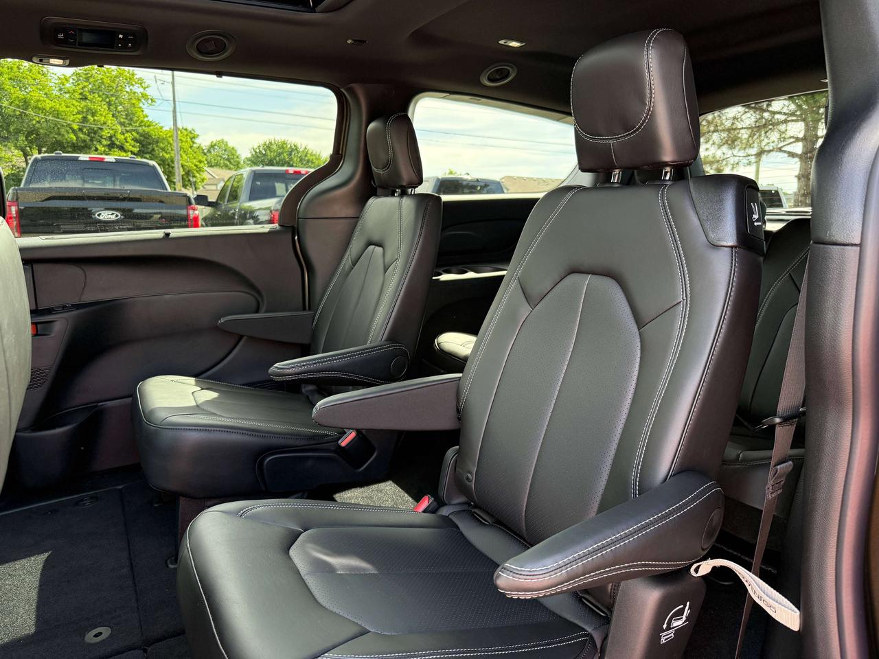 2027 Chrysler Pacifica SELECT | S Package Photo