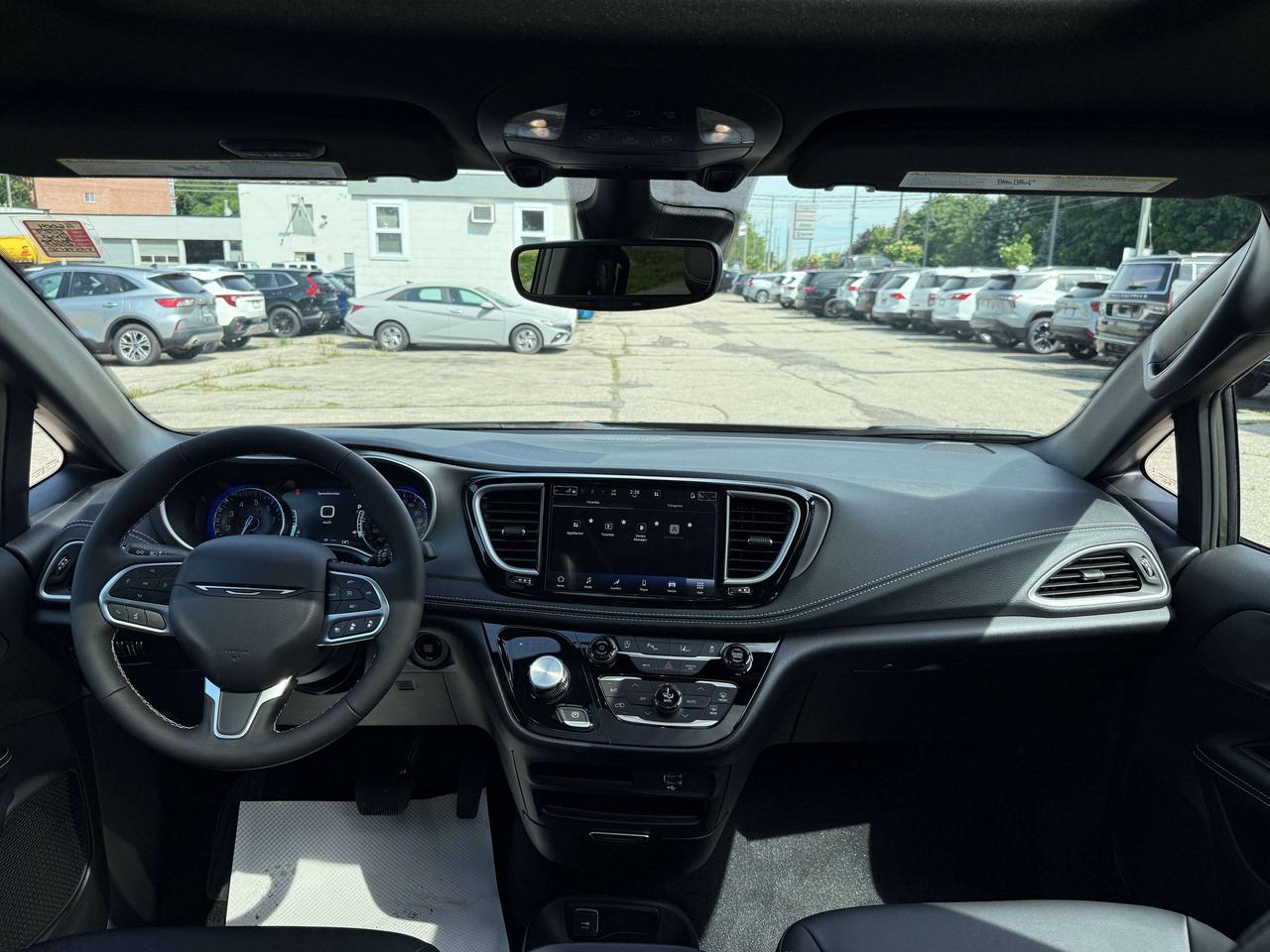 2027 Chrysler Pacifica SELECT | S Package Photo