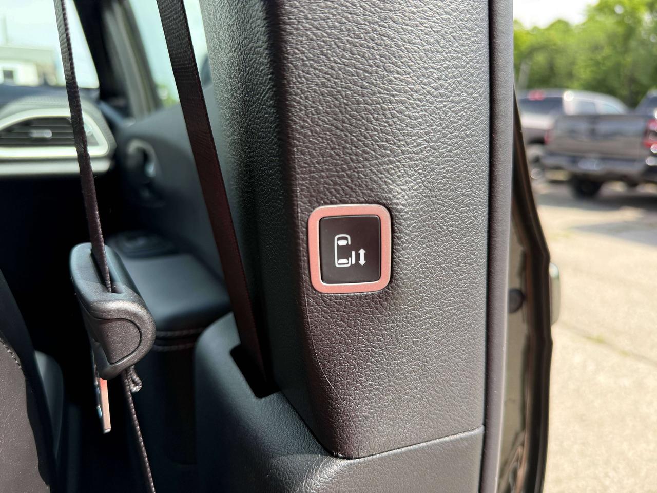 2027 Chrysler Pacifica SELECT | S Package Photo