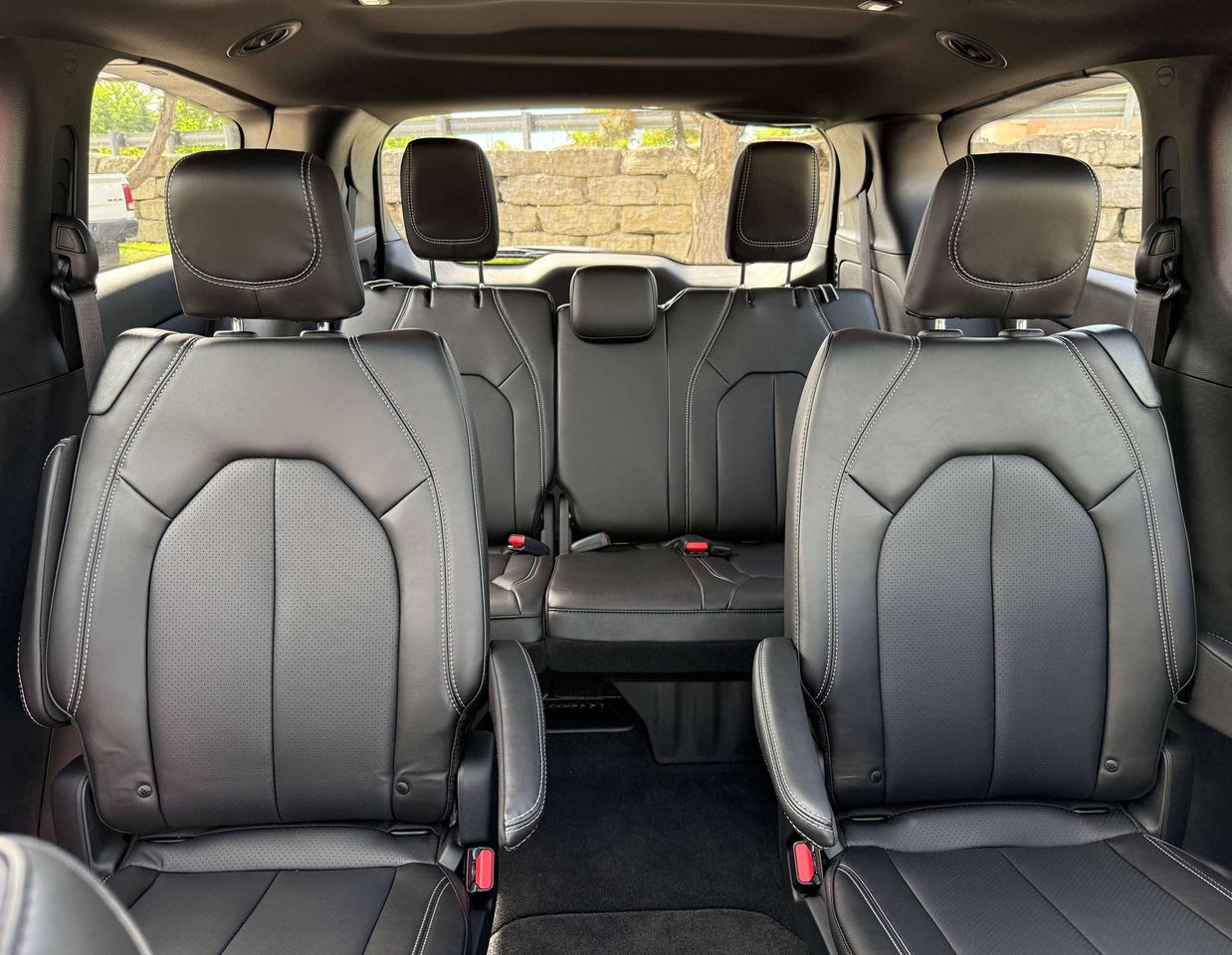 2027 Chrysler Pacifica SELECT | S Package Photo