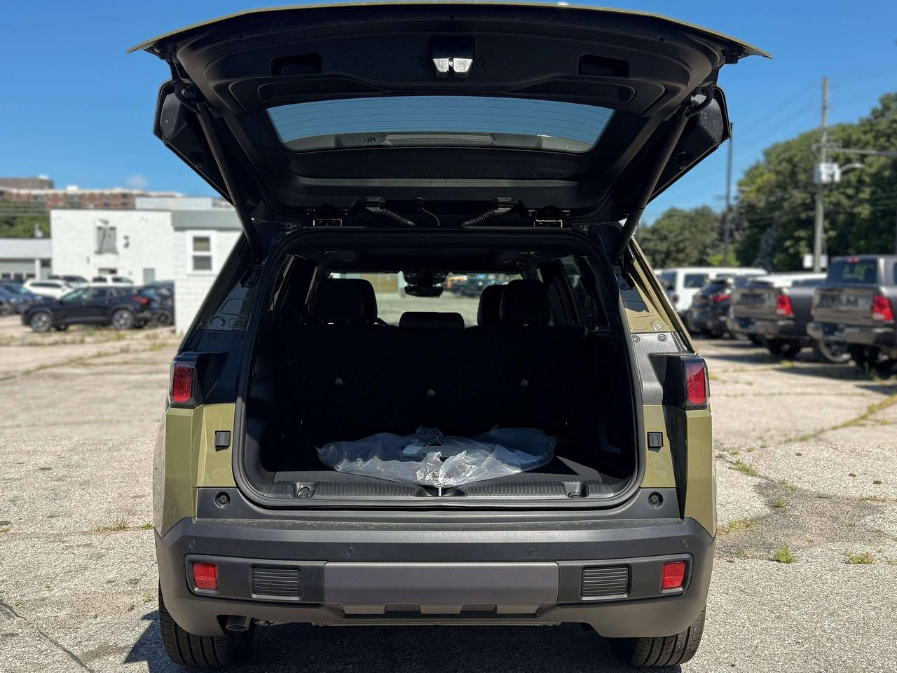 2026 Jeep Cherokee Overland 4x4 Photo