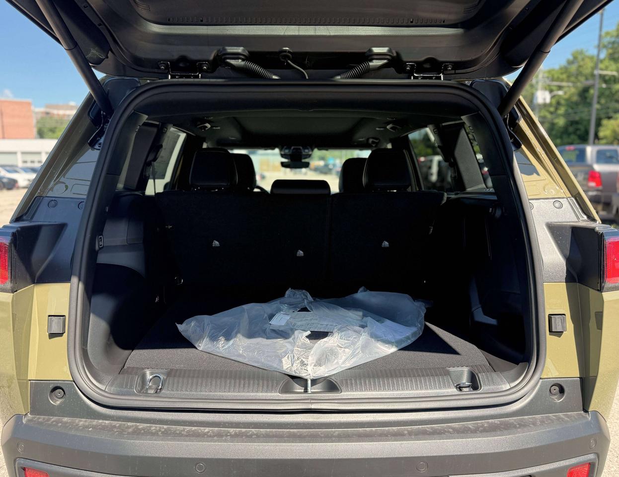 2026 Jeep Cherokee Overland 4x4 Photo